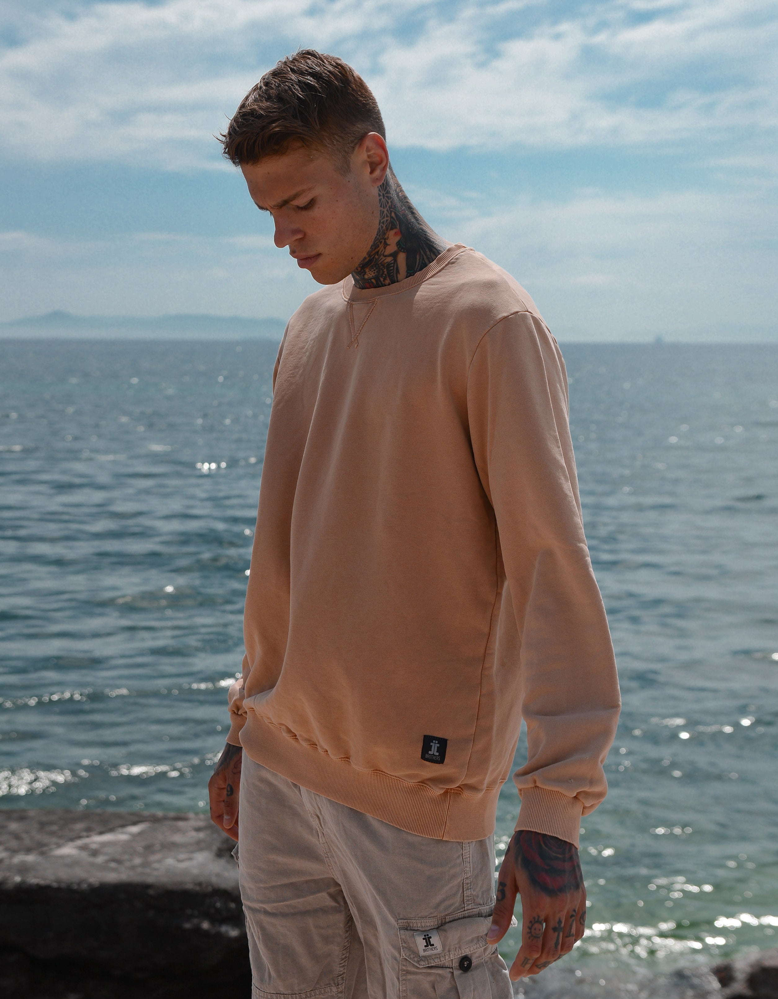 Sweatshirts & Hoodies