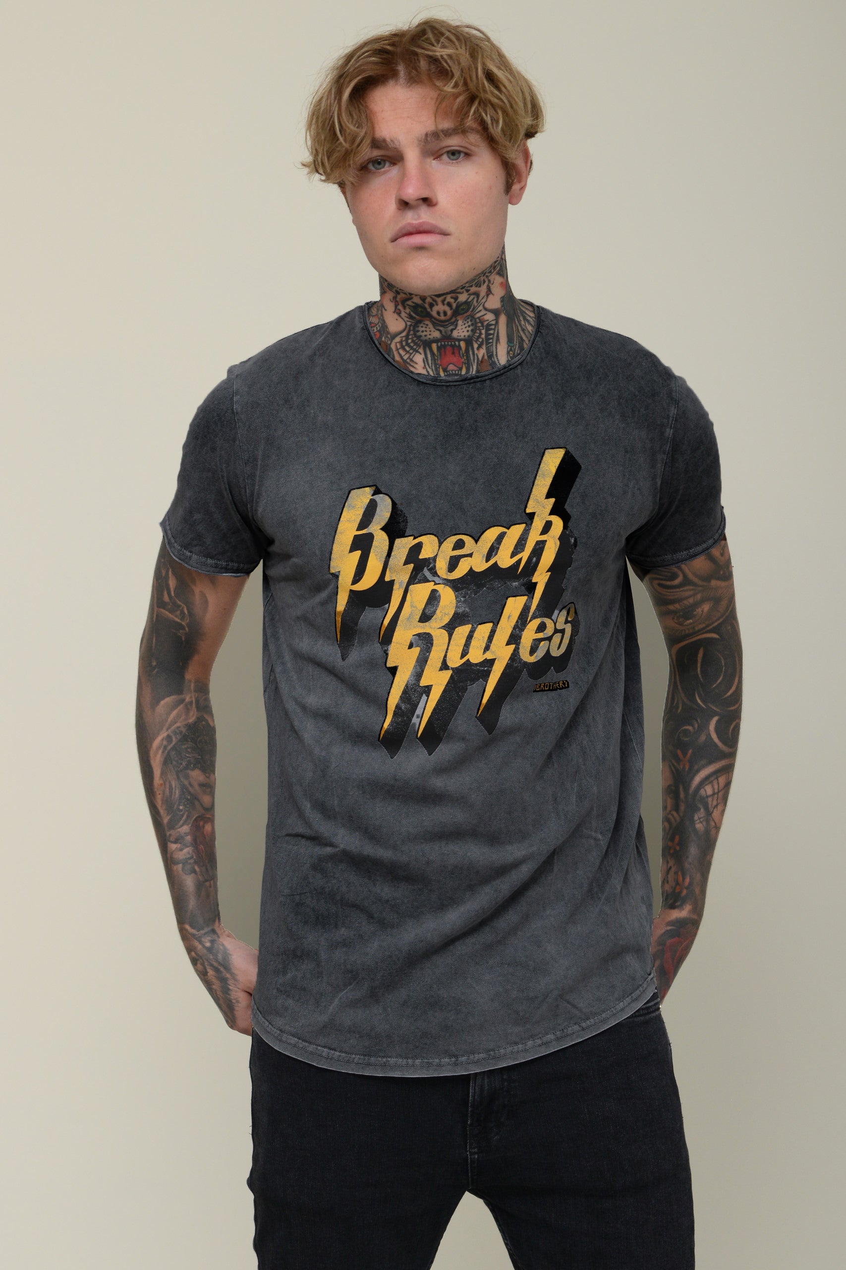 T-SHIRT STONEWASHED "BREAK RULES"