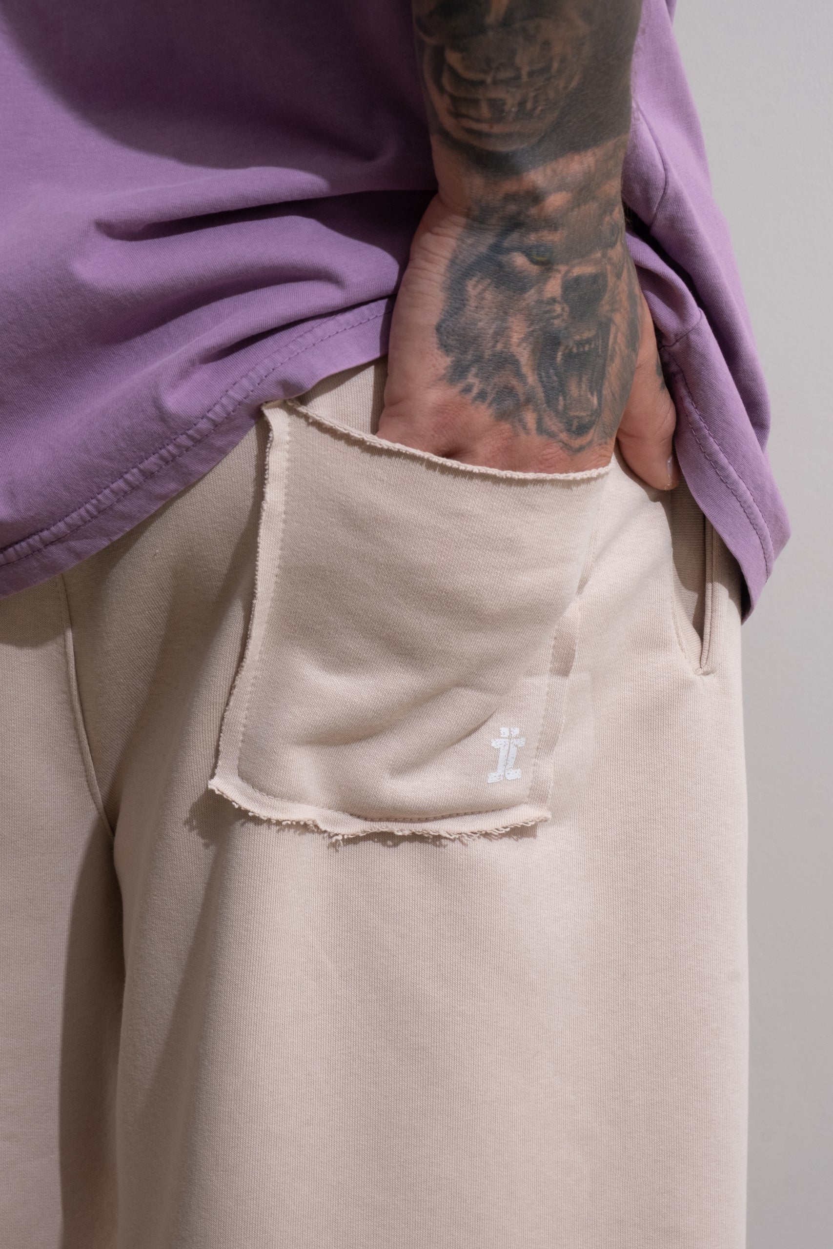 ESSENTIAL JOGGER SHORTS
