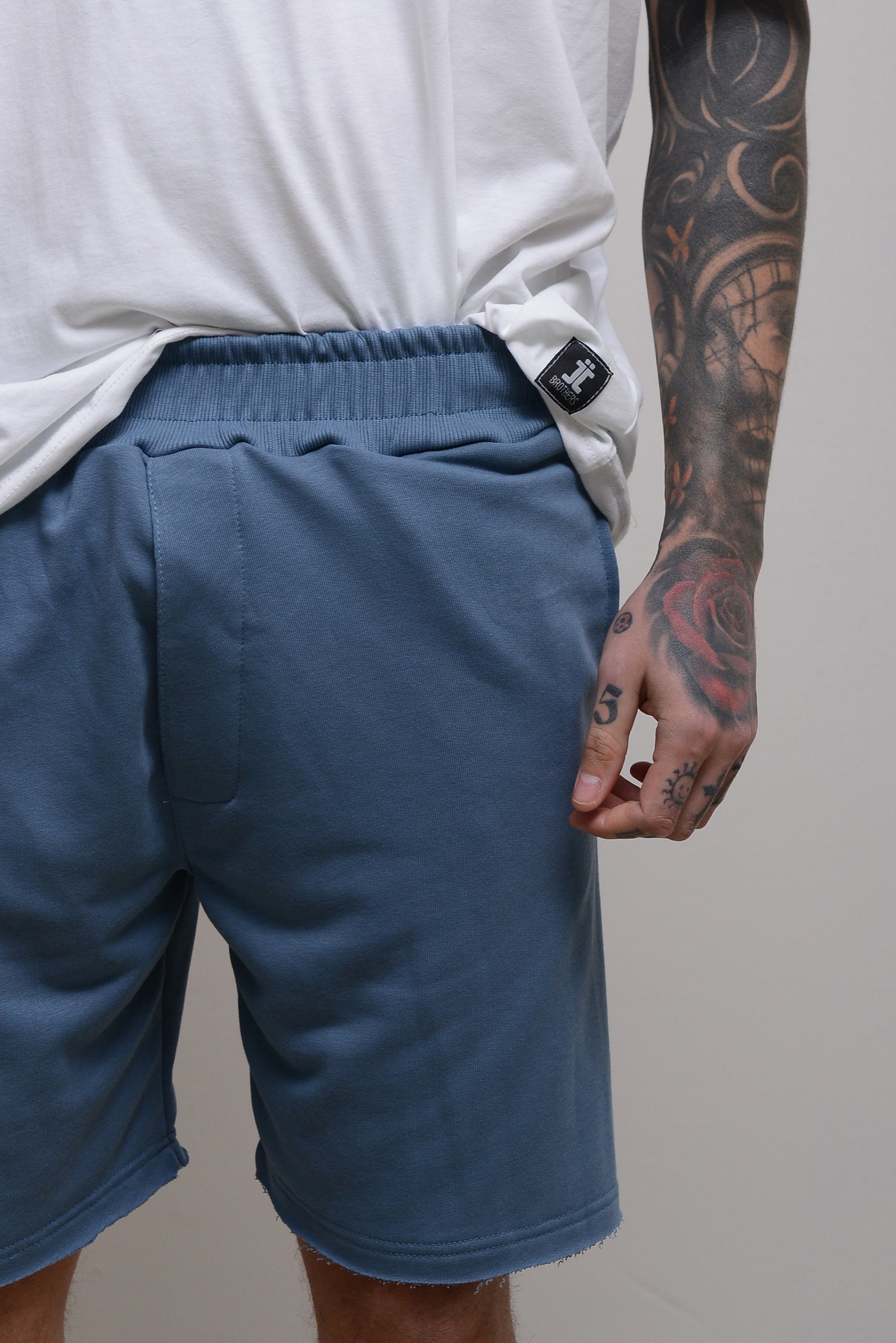 ESSENTIAL JOGGER SHORTS