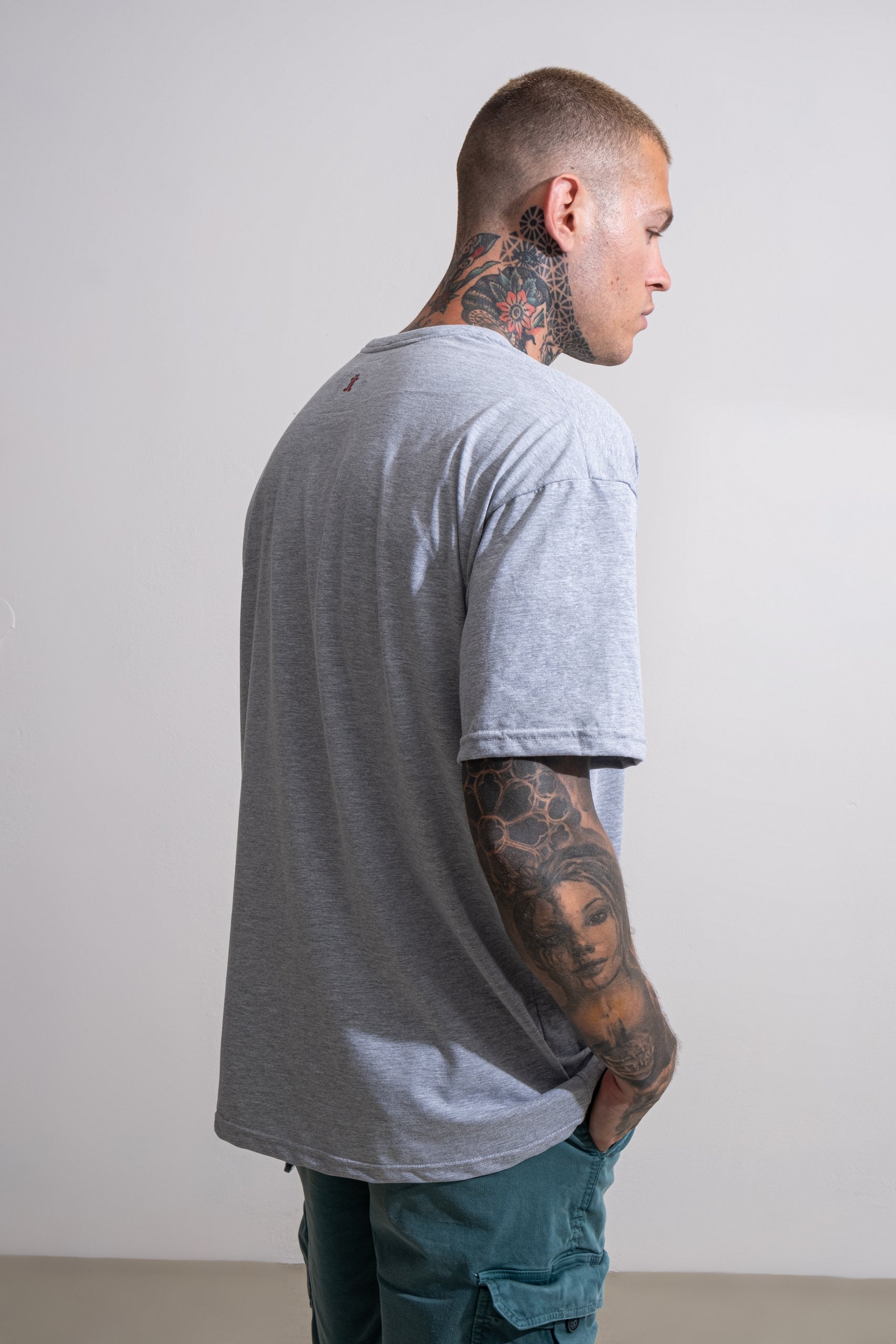 OVERSIZIDED T-SHIRT