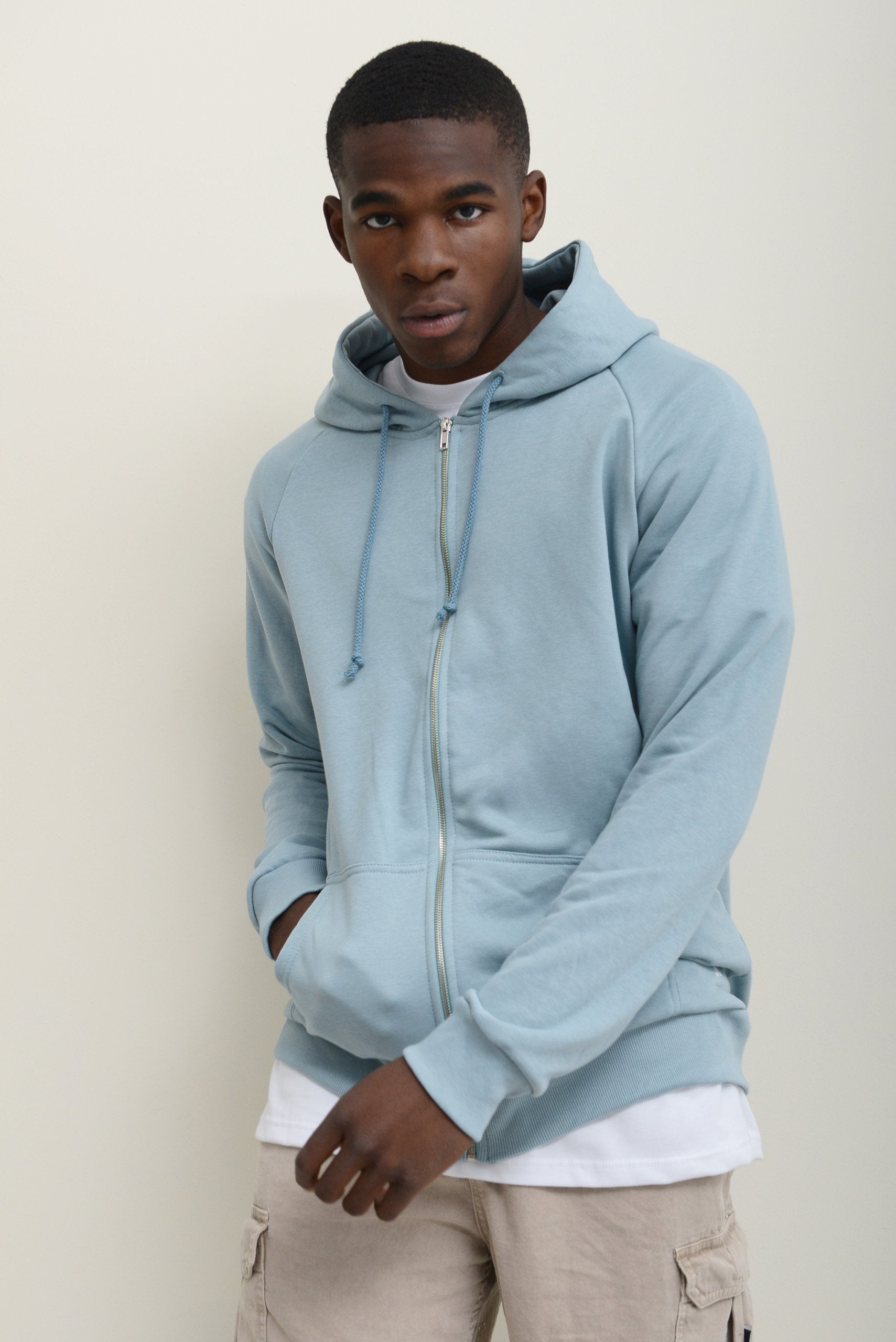ESSENTIAL ZIP-UP HOODIE