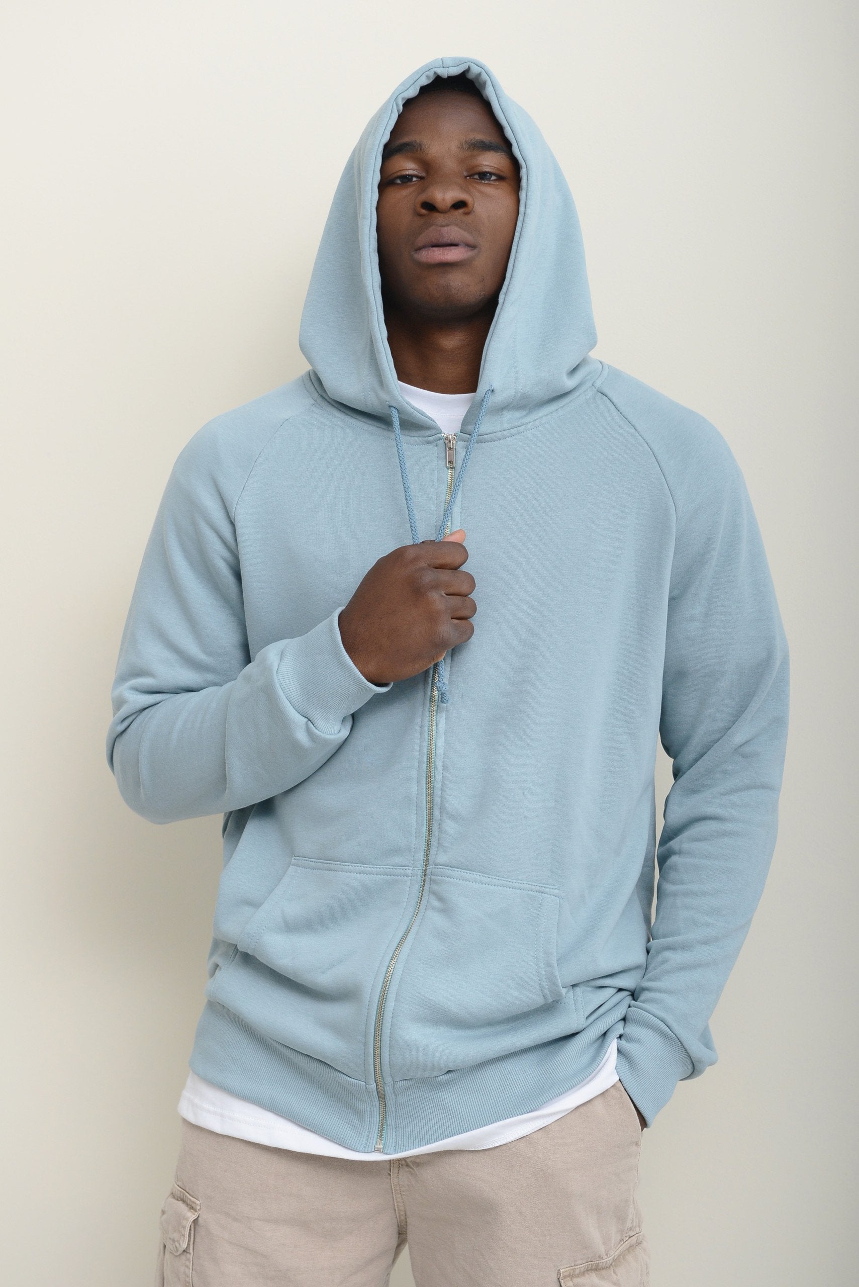 ESSENTIAL ZIP-UP HOODIE