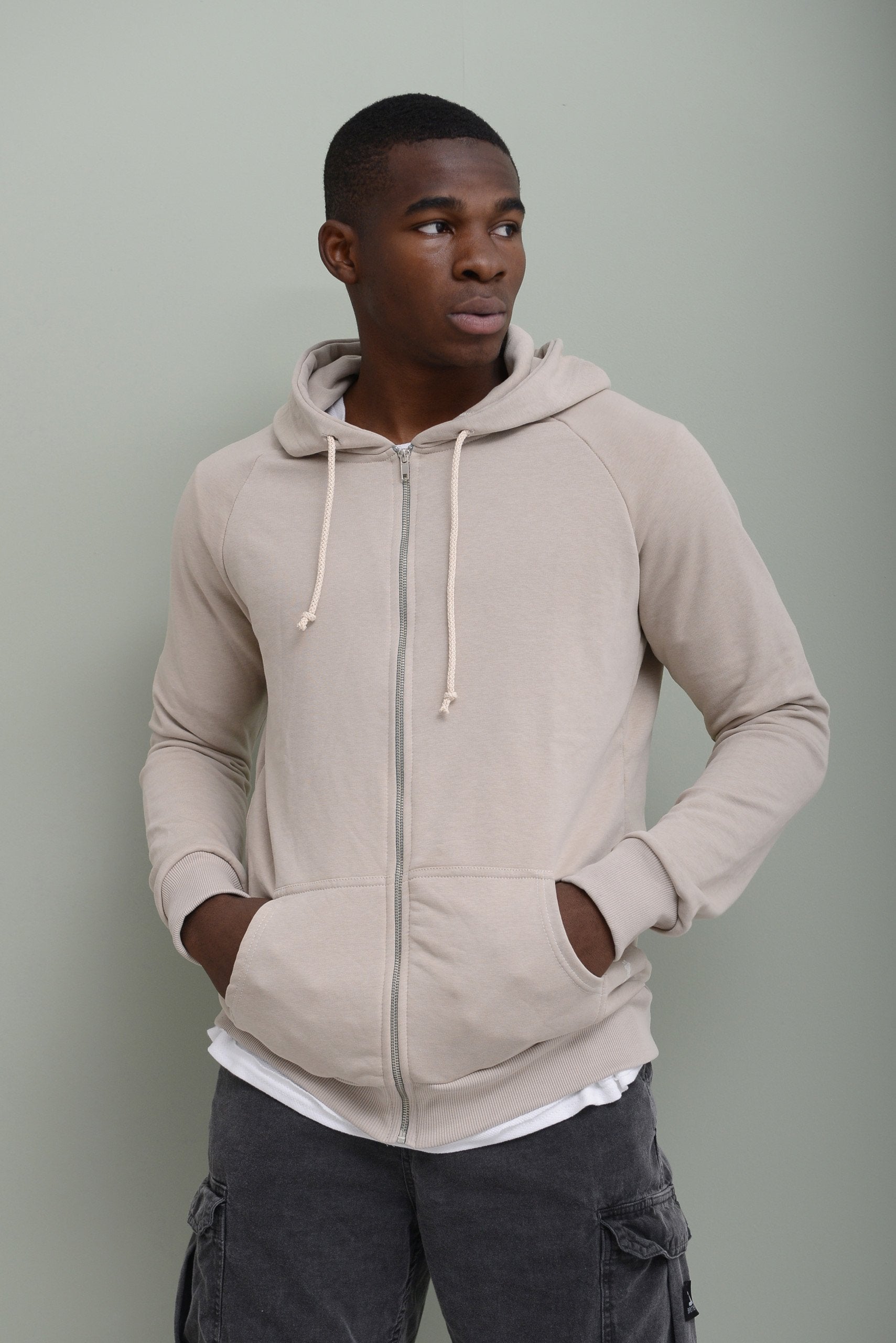 ESSENTIAL ZIP UP HOODIE