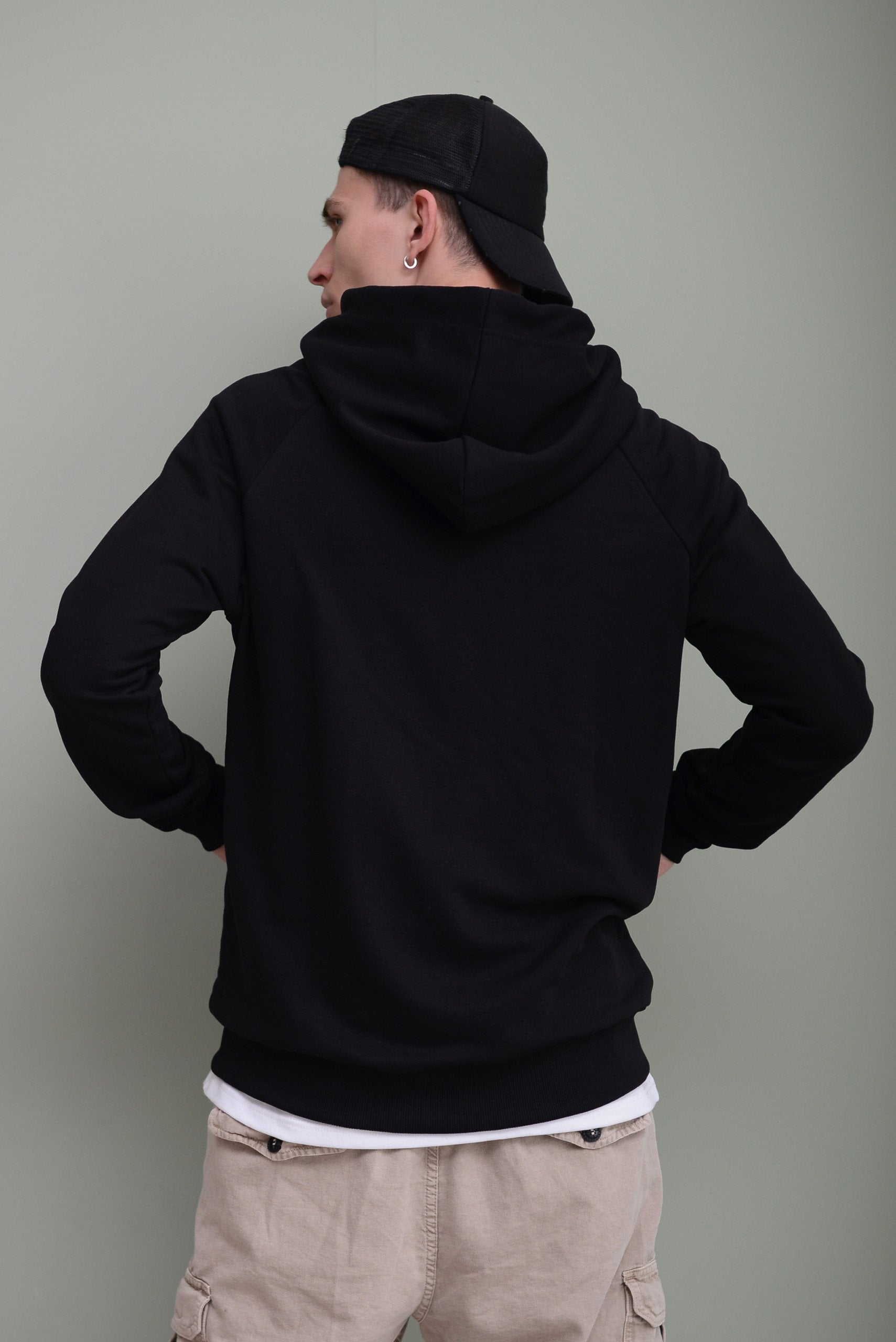 ESSENTIAL ZIP-UP HOODIE