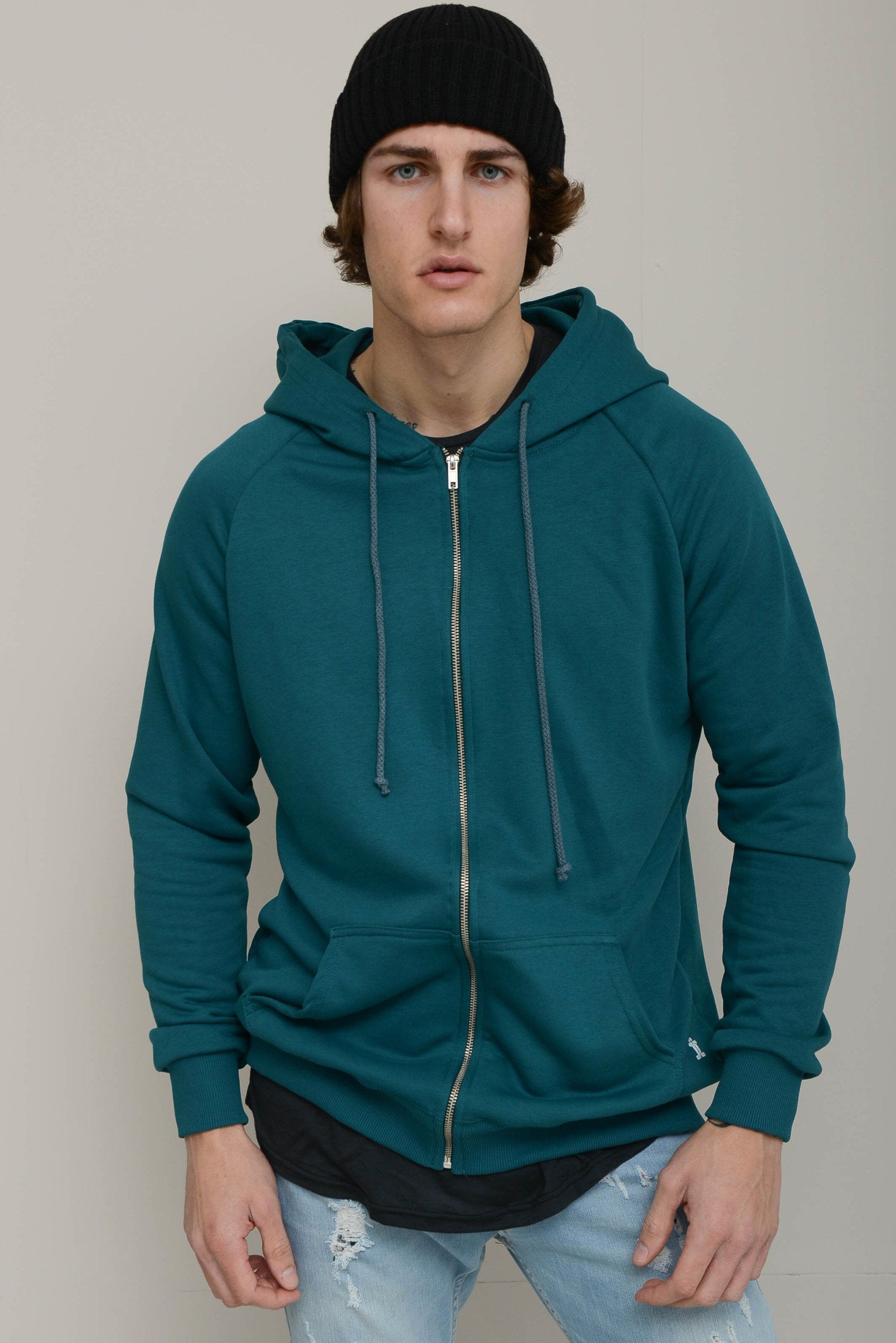 ESSENTIAL ZIP-UP HOODIE