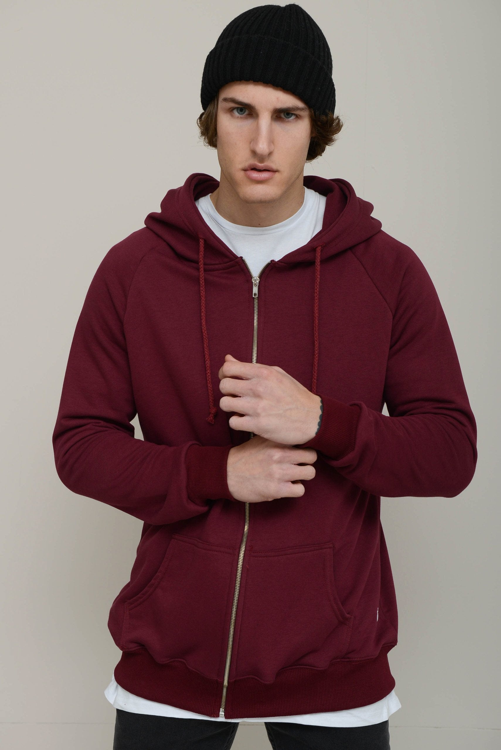 ESSENTIAL ZIP UP HOODIE