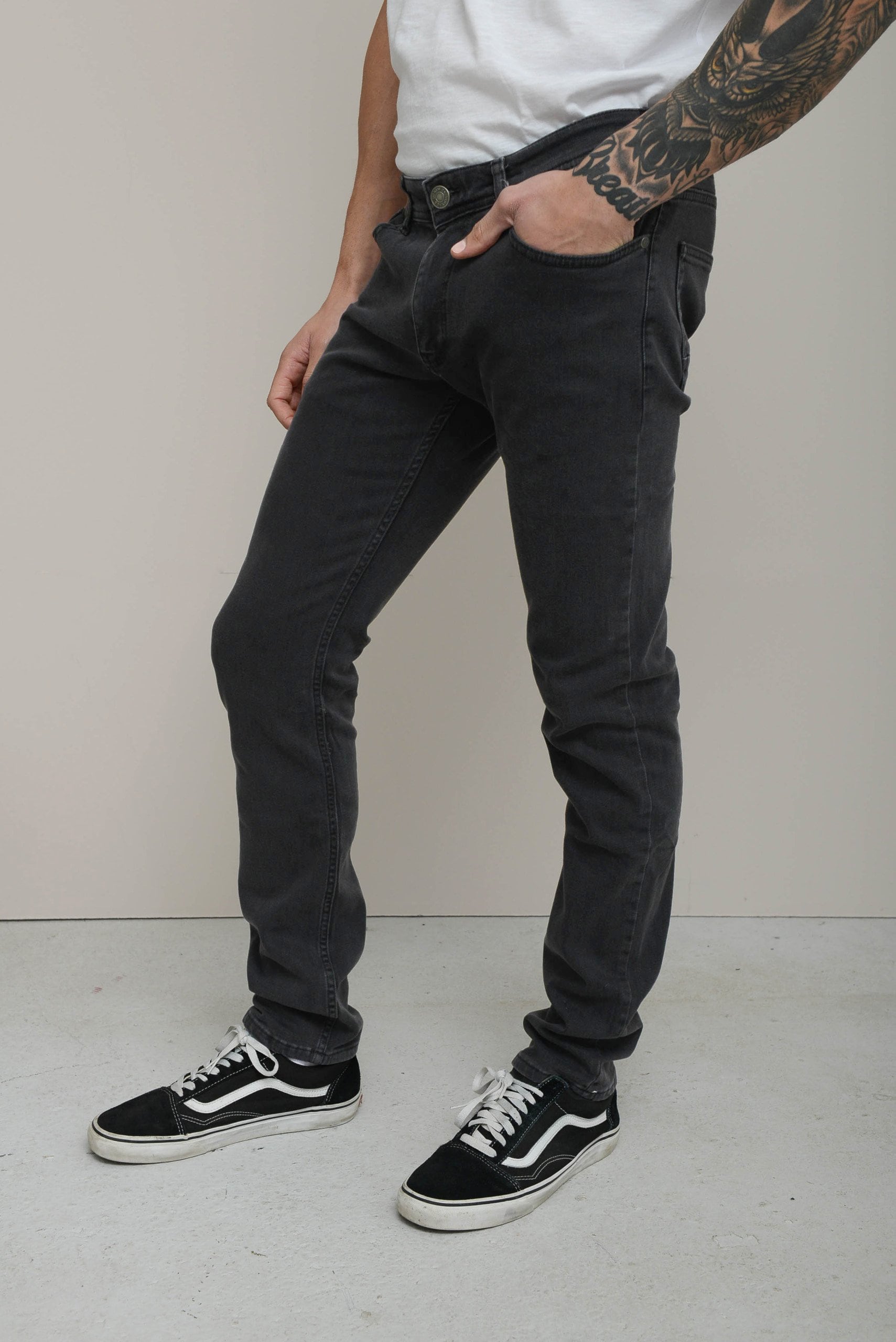 SLIM FIT JEANS