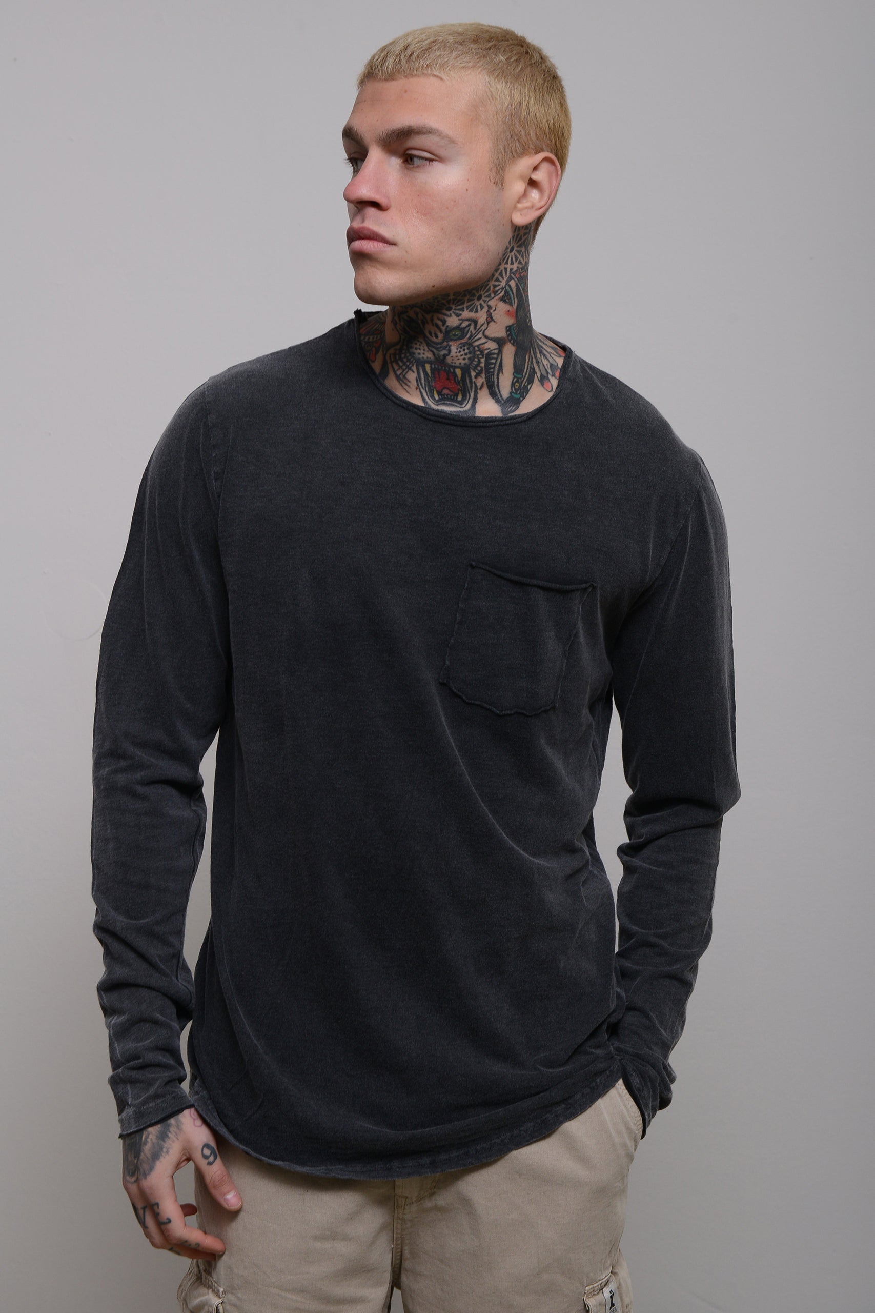 STONEWASHED LONGSLEEVE WITH POCKET