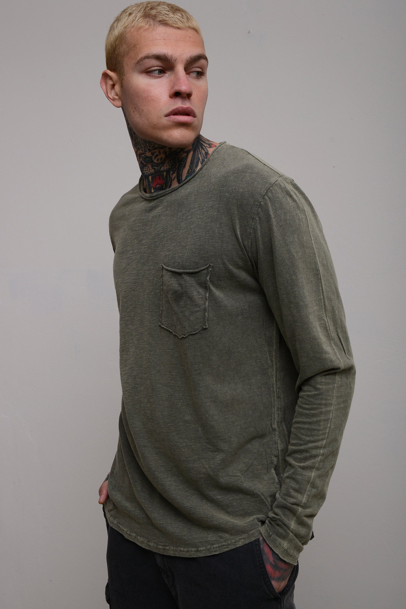 STONEWASHED LONGSLEEVE WITH POCKET