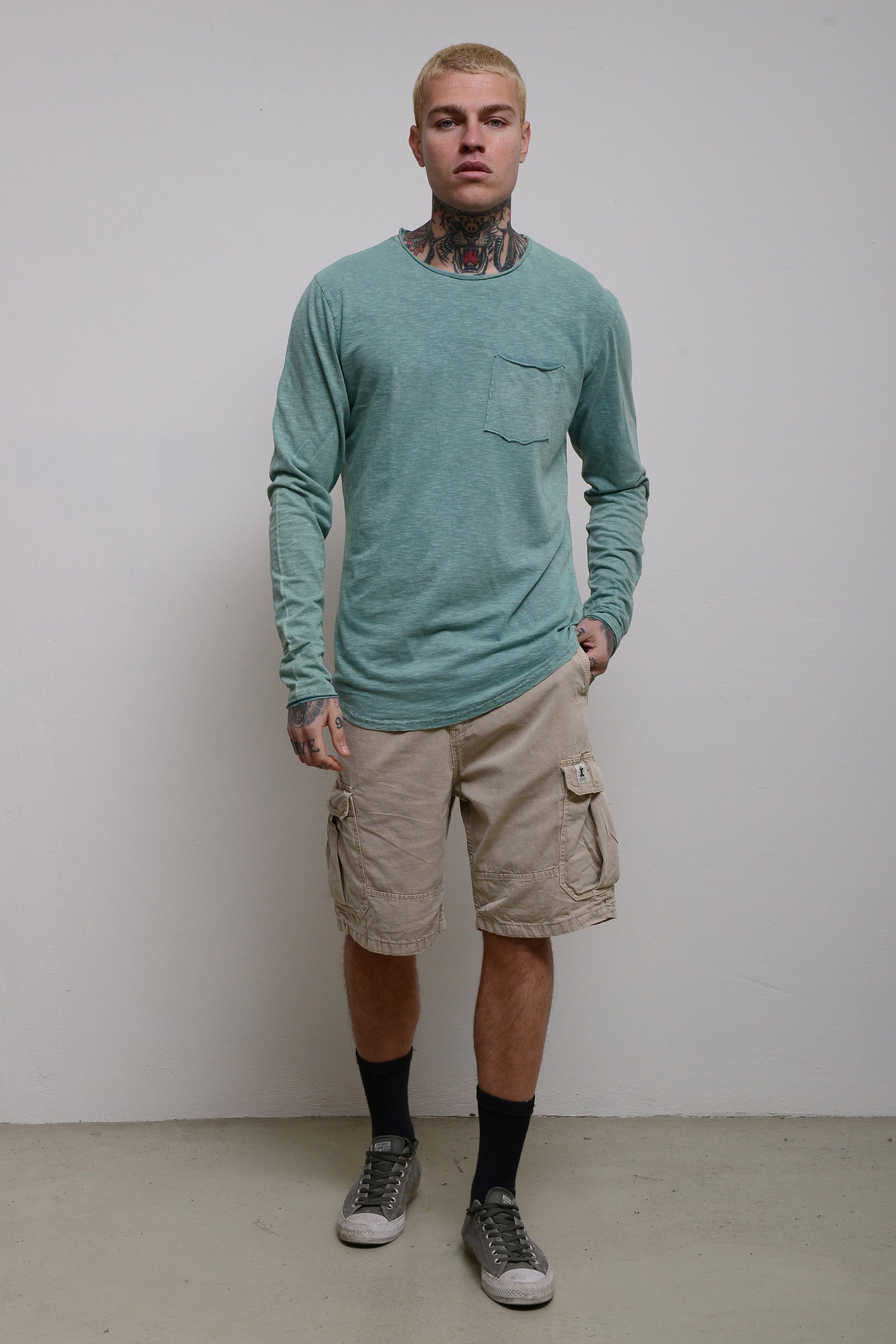 STONEWASHED LONGSLEEVE WITH POCKET