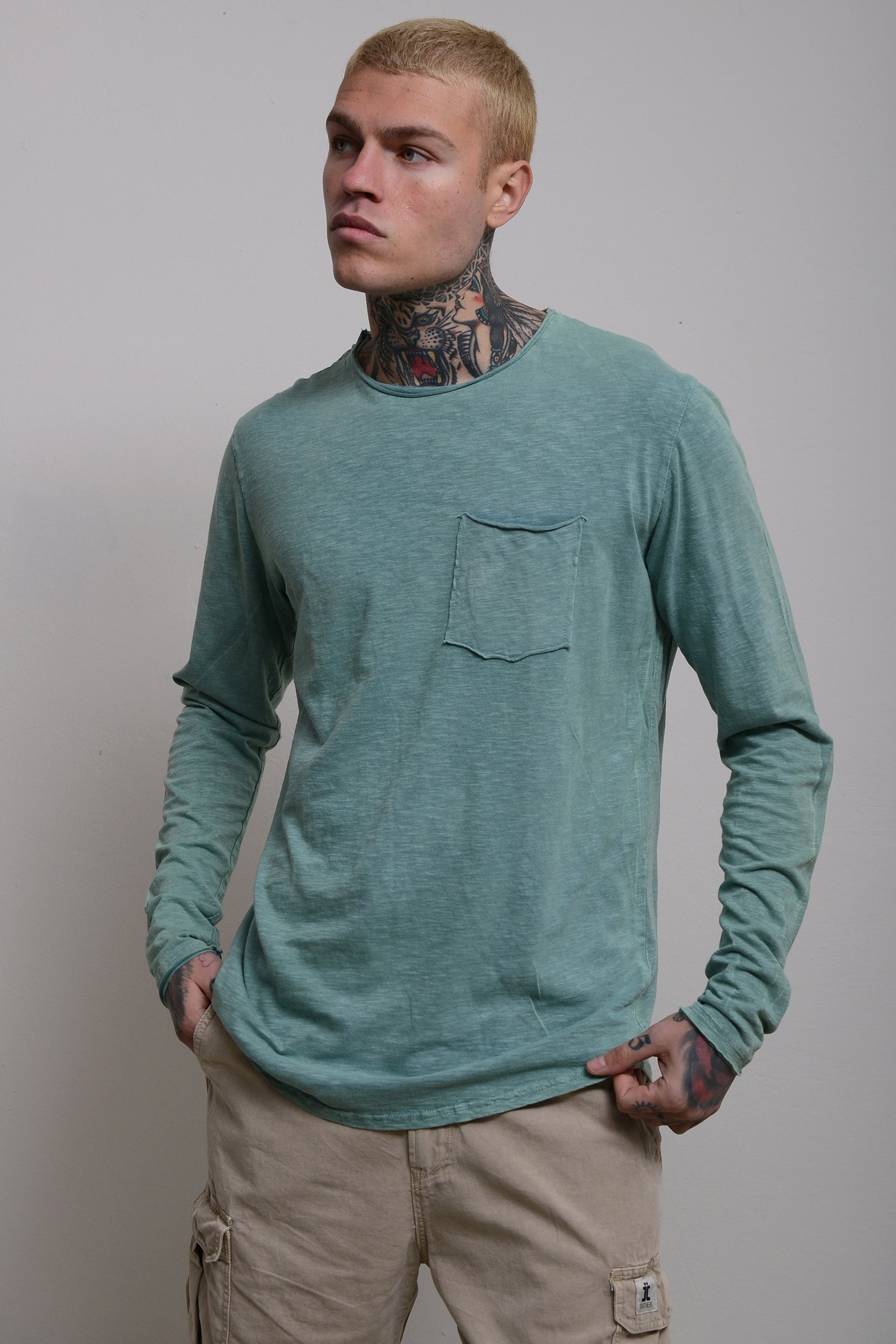 STONEWASHED LONGSLEEVE WITH POCKET