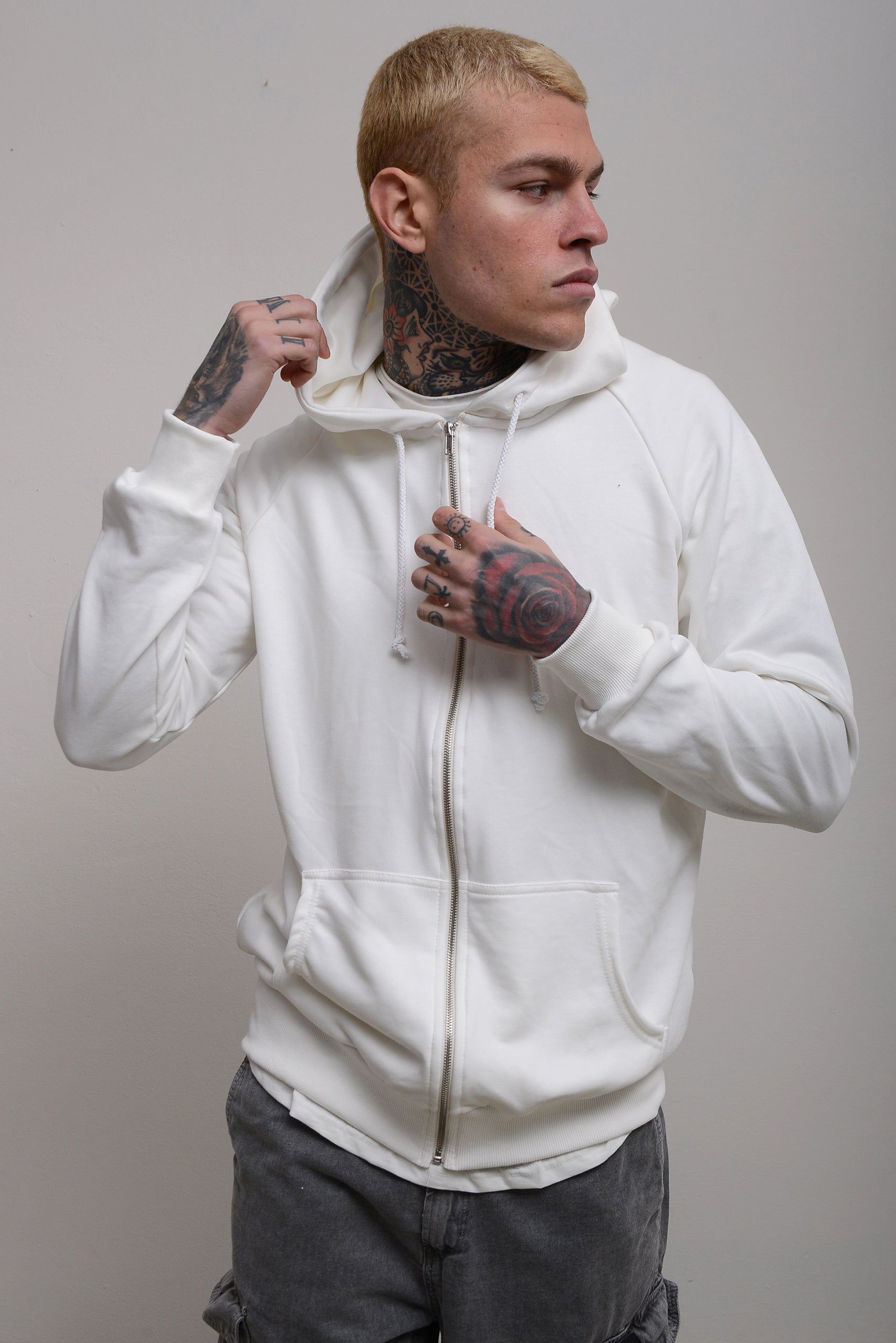 ESSENTIAL ZIP UP HOODIE