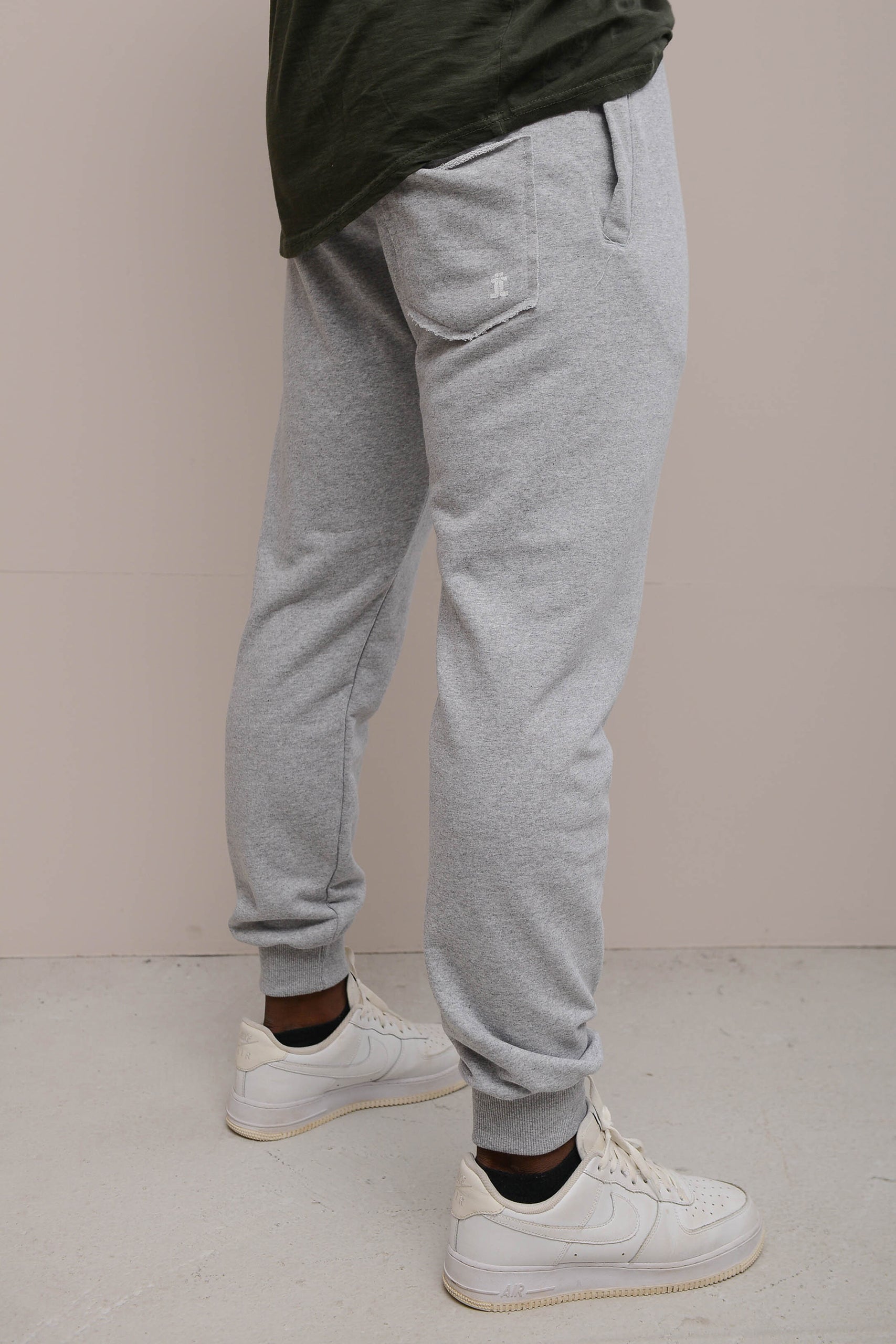 ESSENTIAL SWEATPANTS